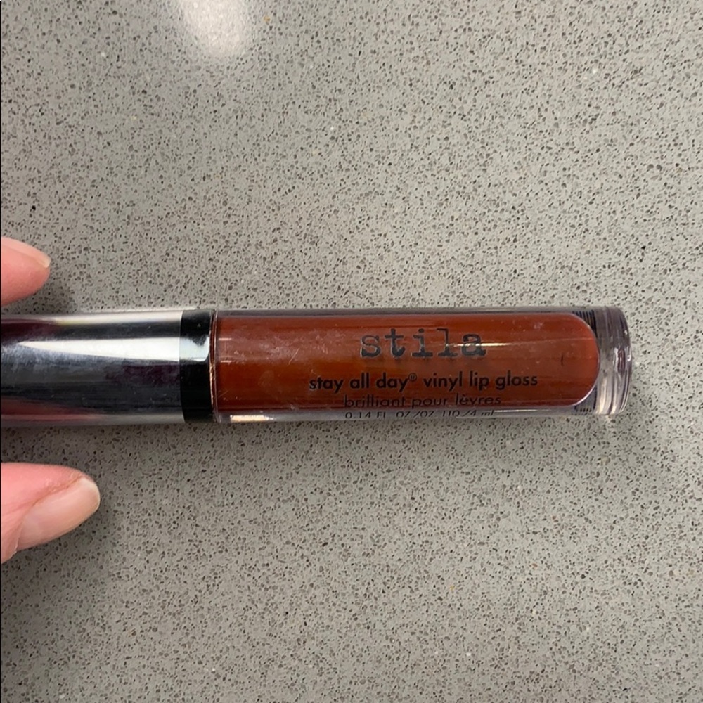 Stila vinyl lip gloss color Merlot